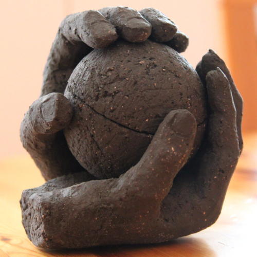 2 Hände mit teilbarer Kugel (2011)